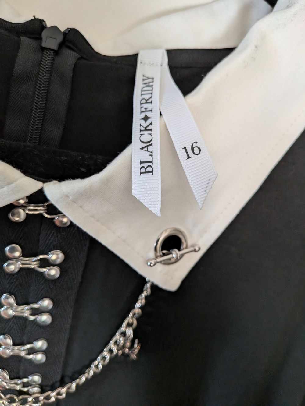Black Gothic Collar Dress With Spider Chain Black Friday Brand From Dangerfield - Picture 4 of 6